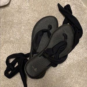 Wrap sandals (Sanuk)